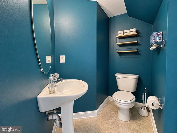 5th image of 2497 Angeline Dr APT 301