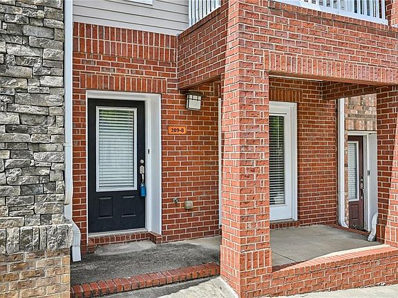 2nd image of 209 16th St NW #27