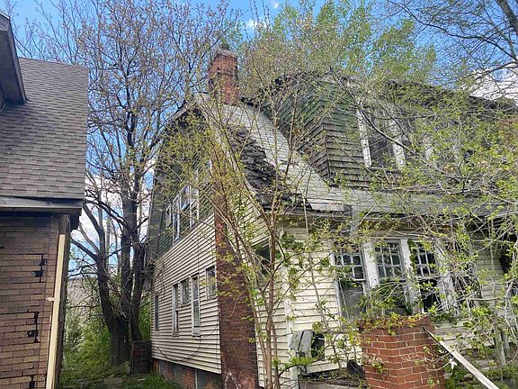 2476 Waverly