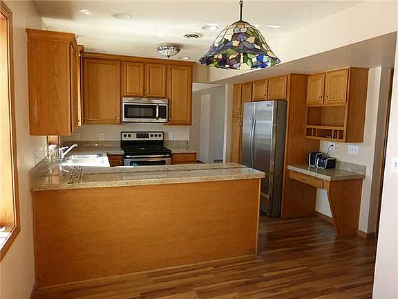 3rd image of 137 Laurie Dr