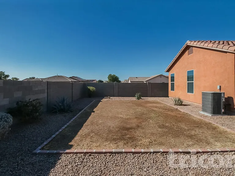 36497 W Barcelona Ln — Photo 17
