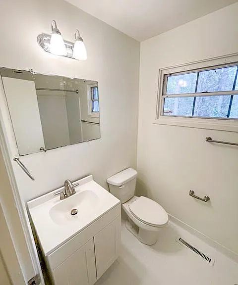 1112 W Lake Dr — Photo 13