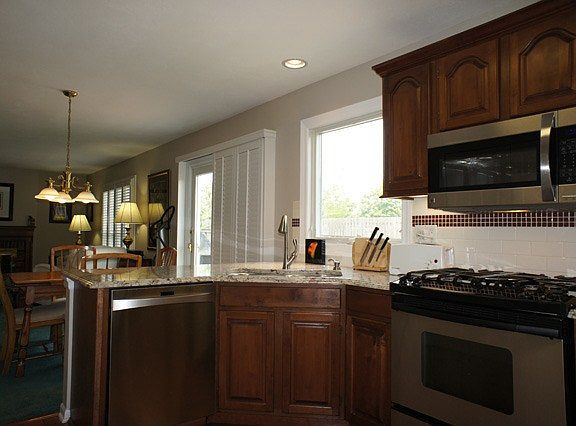 4th image of 1090 Wilmington Ln