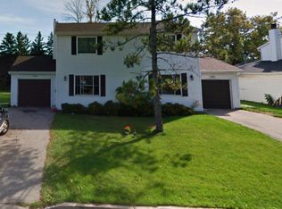 1042 Brookwood Dr, Neenah, WI 54956