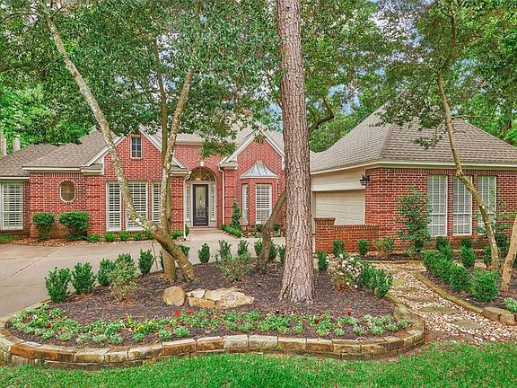 This gorgeous 1 story custom built home has been fully renovated throughout! The home is centrally located in the peaceful Idlewood neighborhood in Cochran's Crossing!