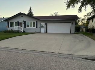 409 18th Ave NE, Jamestown, ND 58401