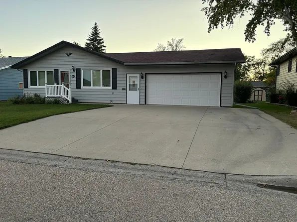 409 18th Ave NE, Jamestown, ND 58401