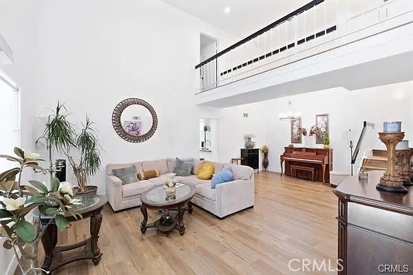 4 bed, 2.5 bath, 1726 sqft, $3,850 — Photo 2