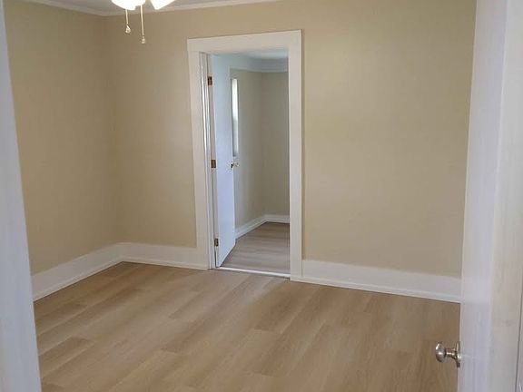 3rd image of 321 W Main St