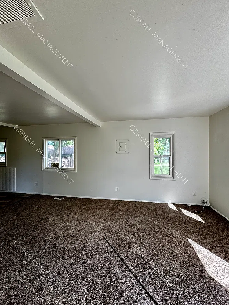 1042 W McLean — Photo 4