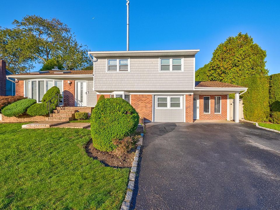 1st image of 9 Lakeville Ln