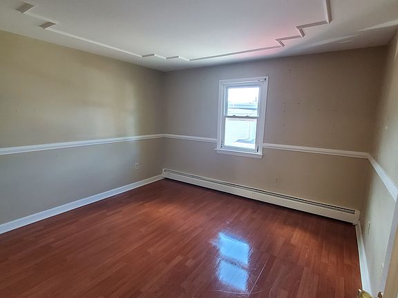 5th image of 14 Collins St Unit 14