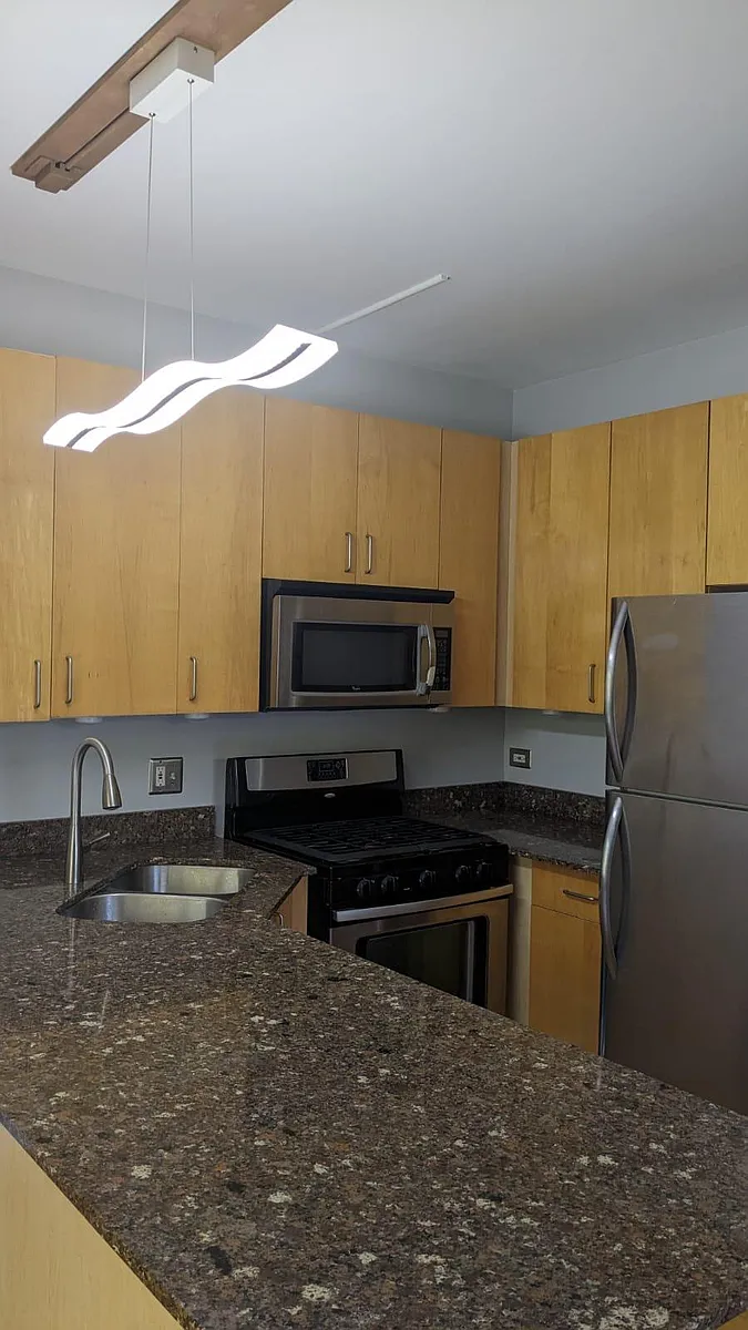 kitchen - 680 N Green St
