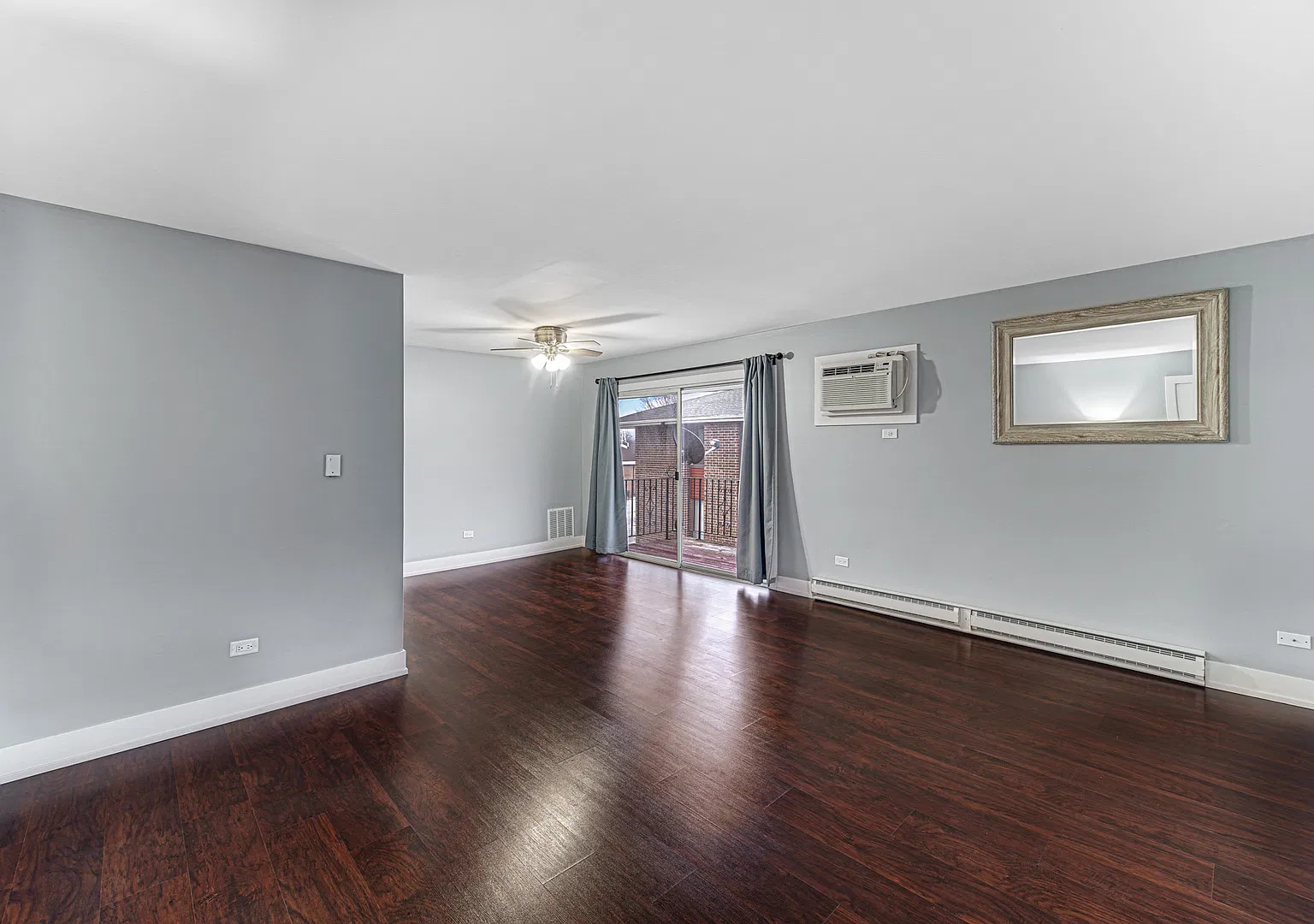 2 bed, 1000 sqft, $1,900 — Photo 4