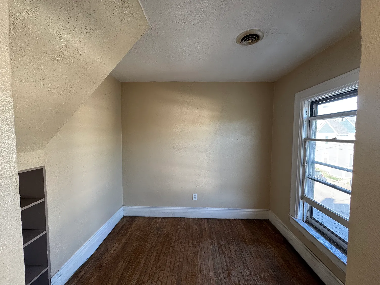 3 bed, 1250 sqft, $1,350 — Photo 3