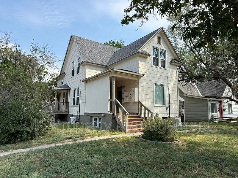 1 bed, 1.0 bath, $820 — Photo 2