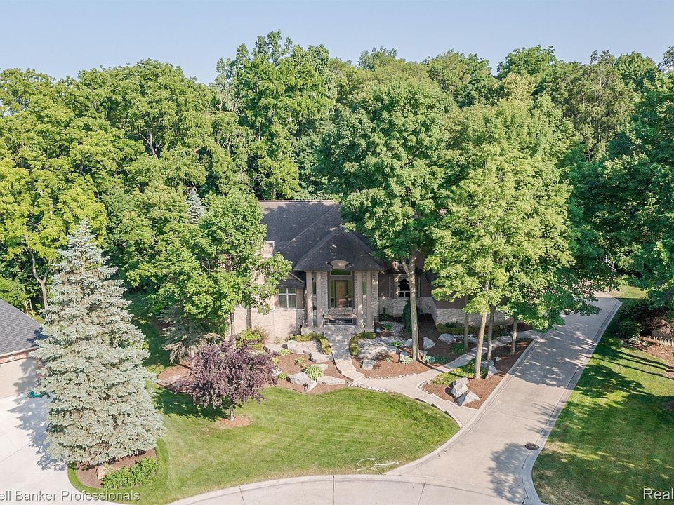 1st image of 36703 Kenmore Dr