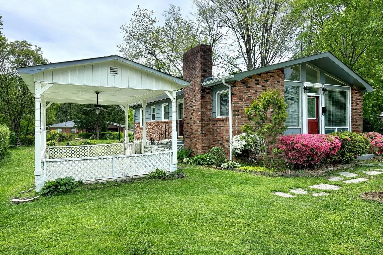 3 bed, 1195 sqft, $1,800 — Photo 1