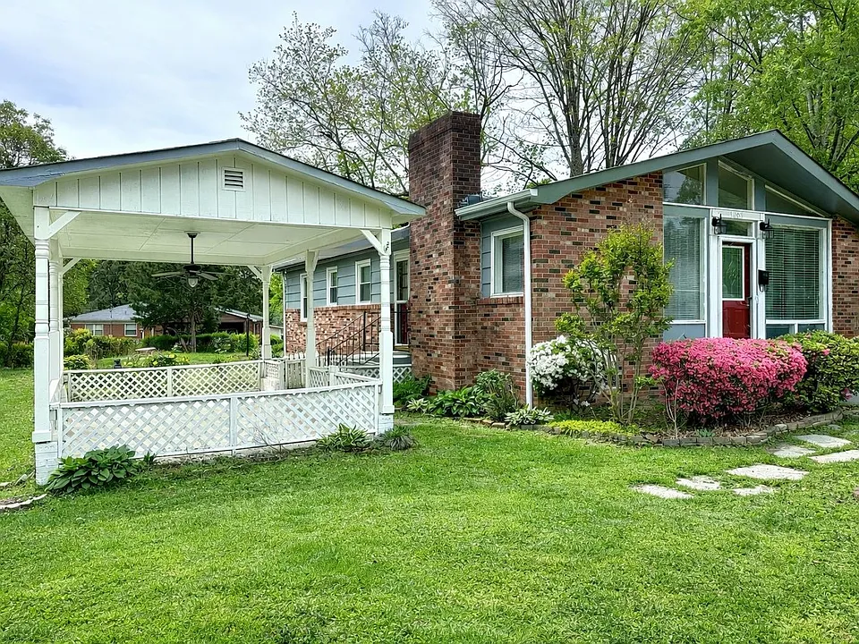 1003 Robinhood Ln