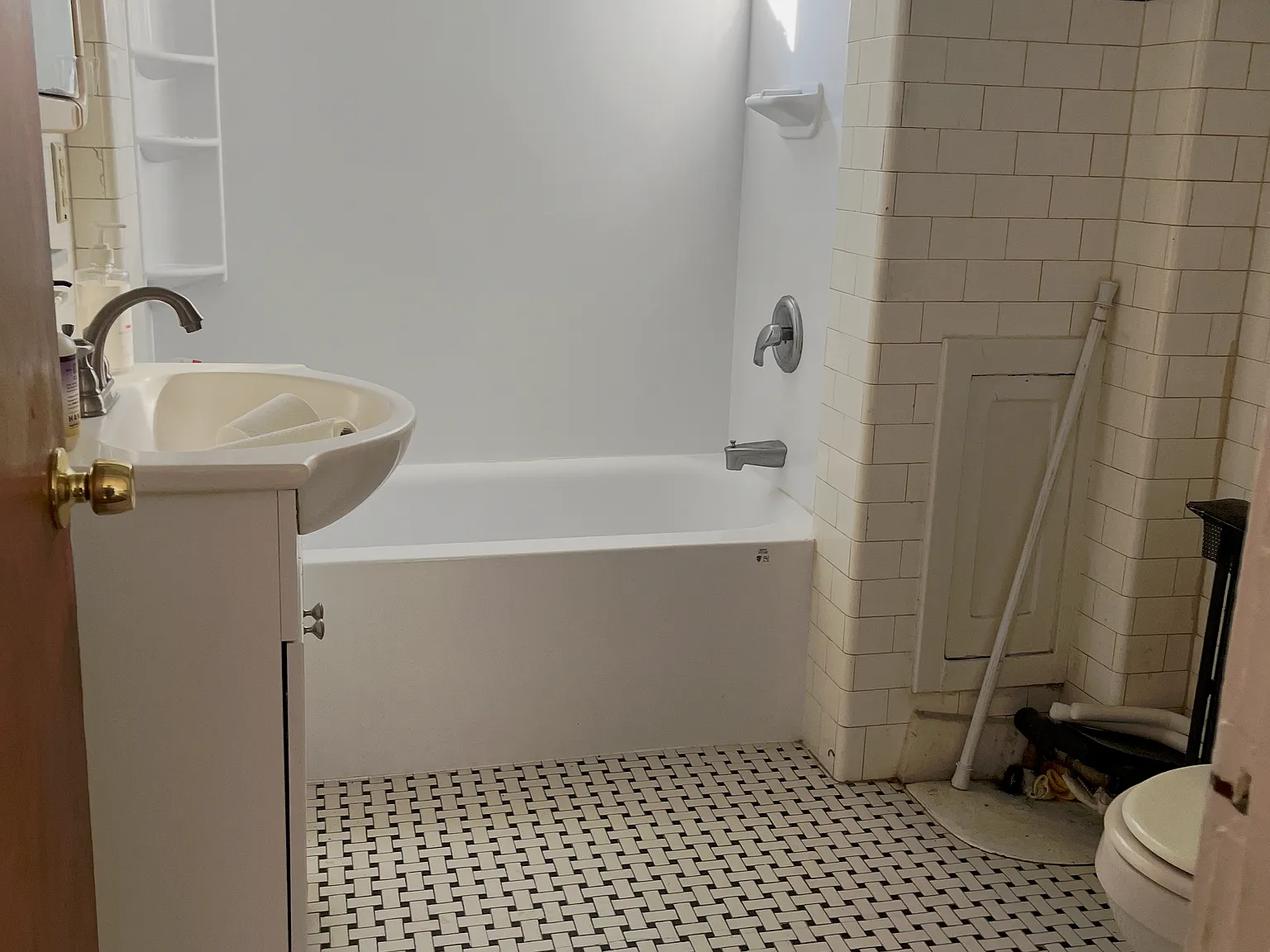 2 bed, $2,400 — Photo 2
