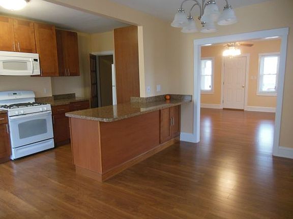 3rd image of 2132 Gilles St