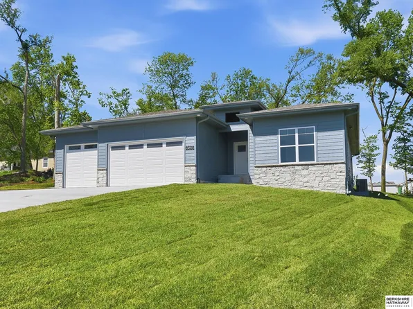 12511 Carpenter St, Papillion, NE 68046