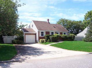14 Towne Ln, Centereach, NY 11720