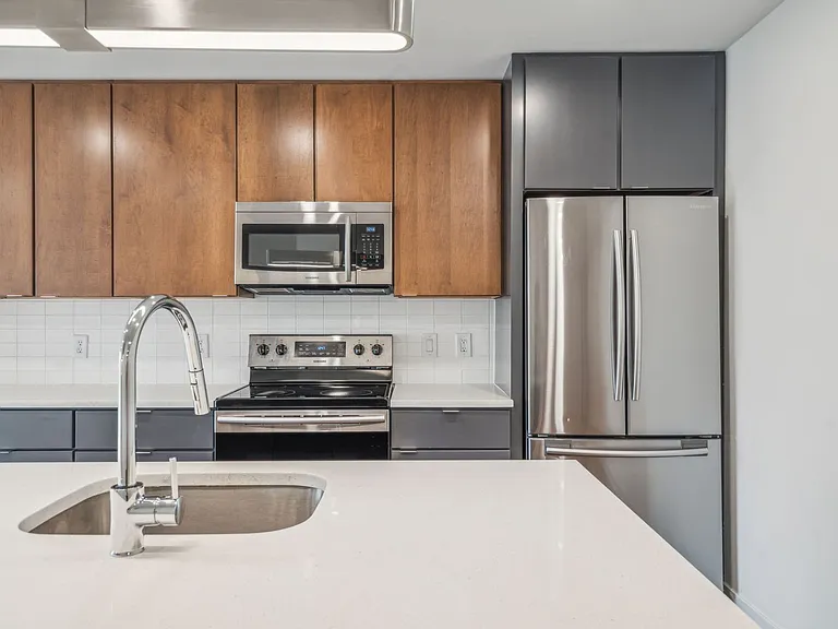 Graduate Pointe — Photo 231