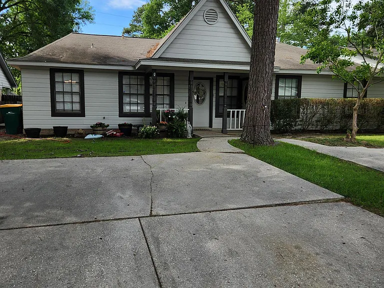 1720 Hazelwood Dr #1720 — Photo 1