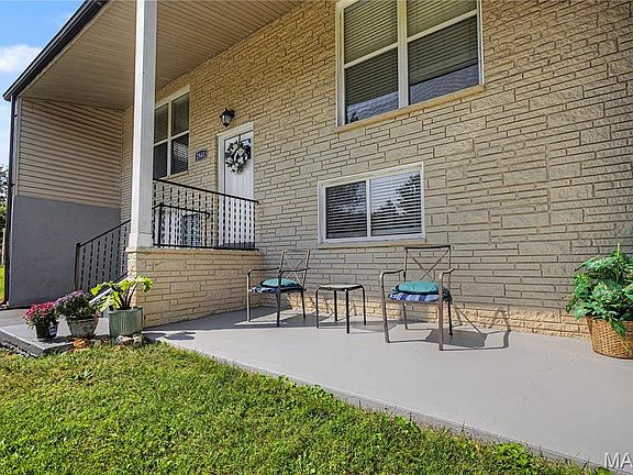 3rd image of 2841 Paula Ln