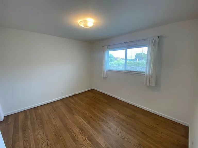 920 Crest Ave — Photo 29