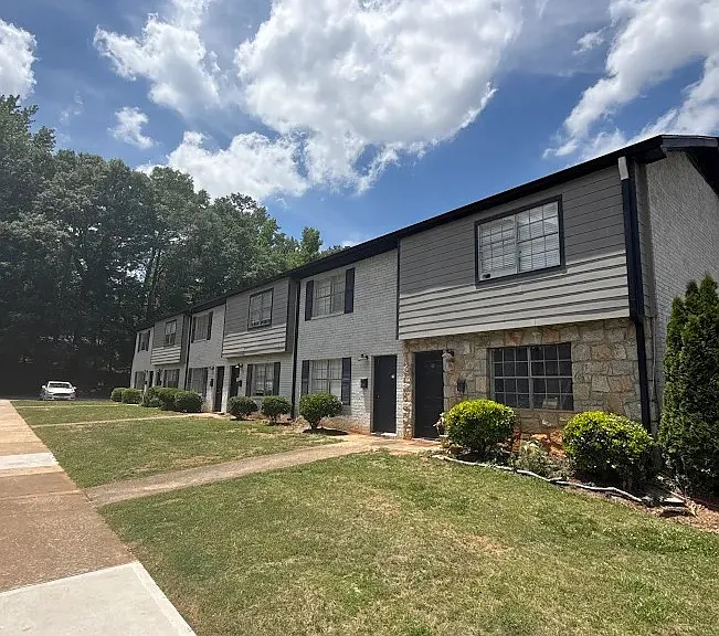 White Oak Townhomes — Photo 14