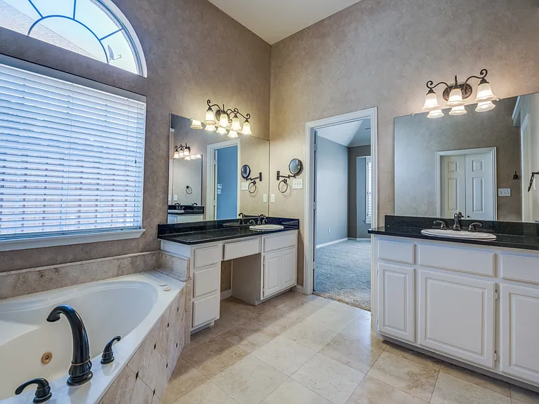 6428 Glenhollow Dr — Photo 20