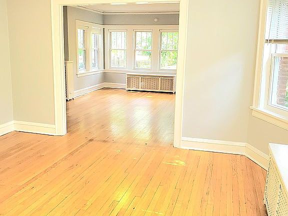 4th image of 596 Vine Ave APT 1