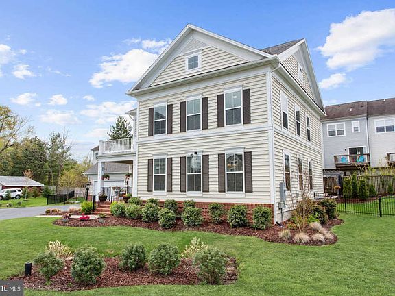 3rd image of 105 Bicksler Lane