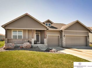 21119 Castlerock Ln, Gretna, NE 68028