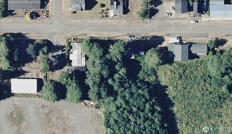 2nd image of 805 Lake Street SE
