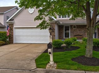 47 Sunset Cove Cir, Eastlake, OH 44095