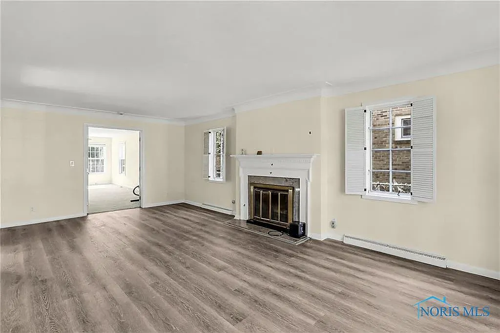 5 bed, 2526 sqft, $2,900 — Photo 2