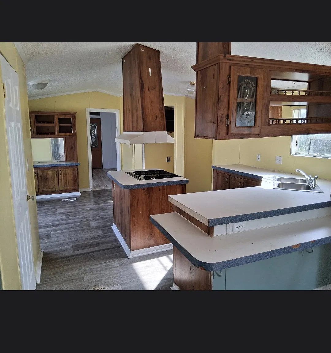 3 bed, 1000 sqft, $1,200 — Photo 2