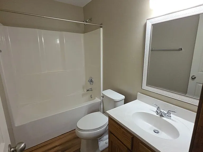 716 S Greenwich Ave — Photo 8