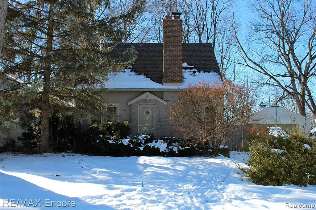 1555 Stanley Ave photo 1