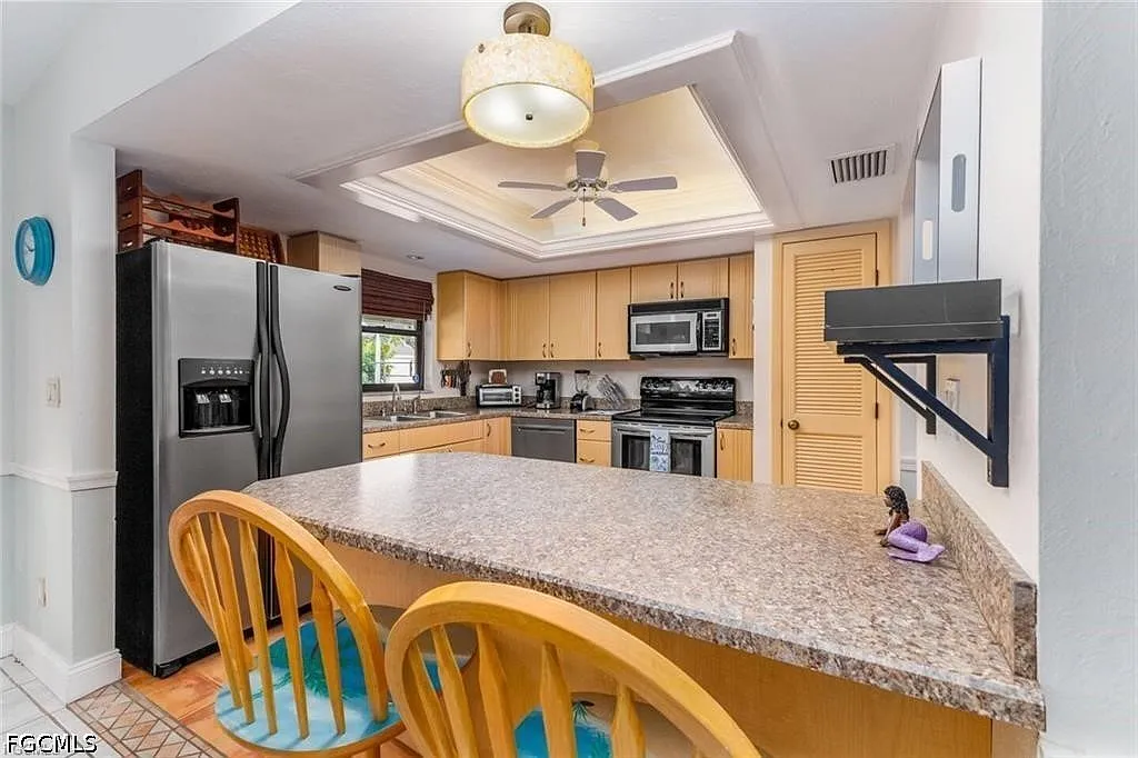 3 bed, 2.0 bath, 1105 sqft, $2,100 — Photo 4