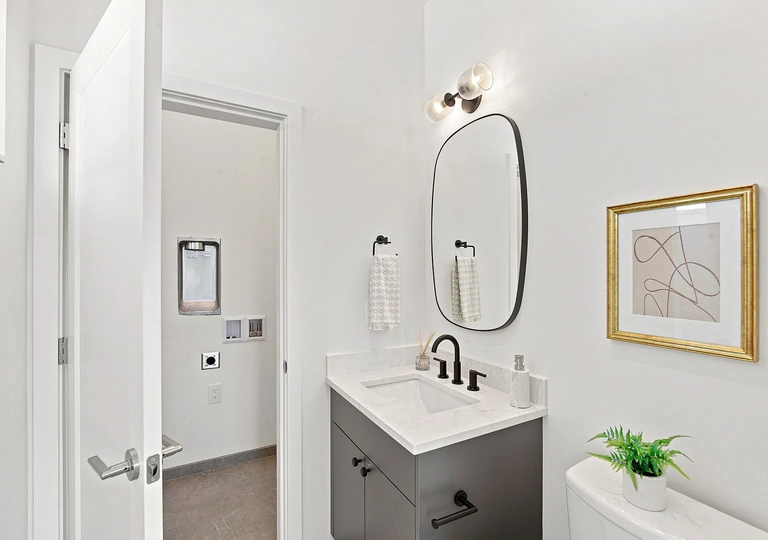 3Bd/2.75Ba Seattle Home — Photo 4