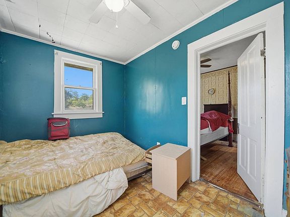 5th image of 3763 Stuart St