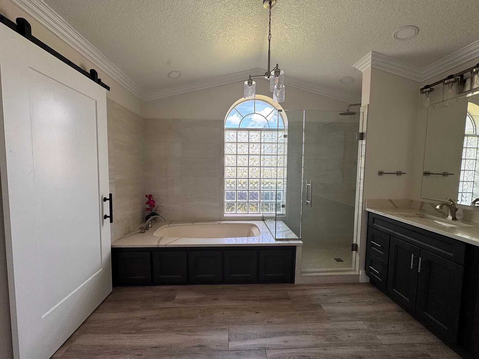 3 bed, 2212 sqft, $2,499 — Photo 4