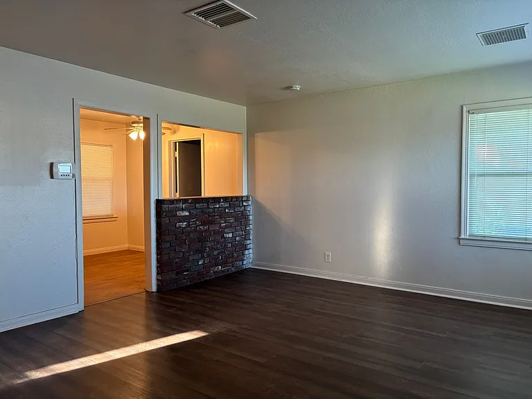 1214 W Pontiac Way — Photo 4