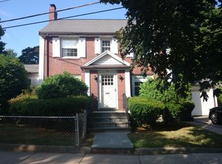 9 Shaw St, West Roxbury, MA 02132