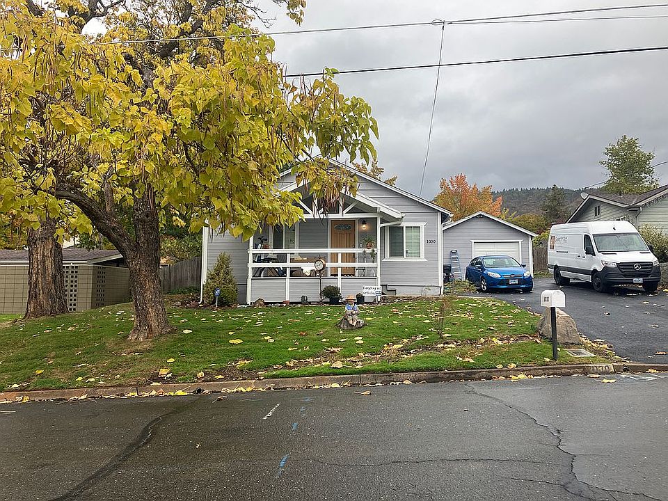 2nd image of 1030 NE Churchill St
