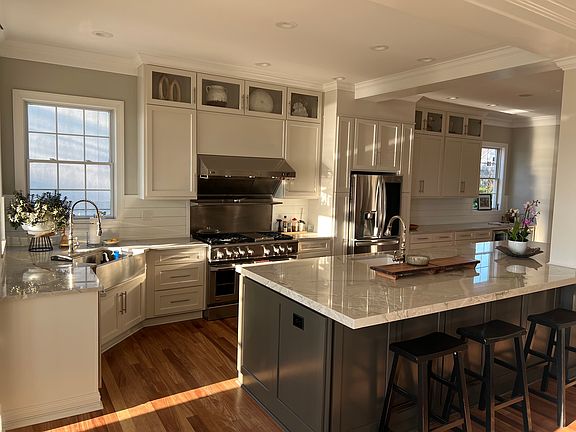 Updated kitchen on main/2nd floor